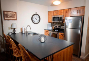 Mountain Lodge at Okemo-1Br Fireplace & Updated Kitchen condo